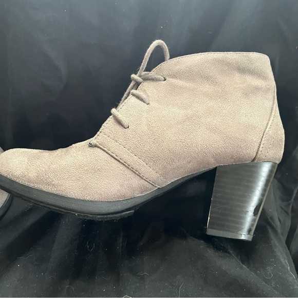 Women’s grey lace up bootie size 7 US - Picture 2 of 6